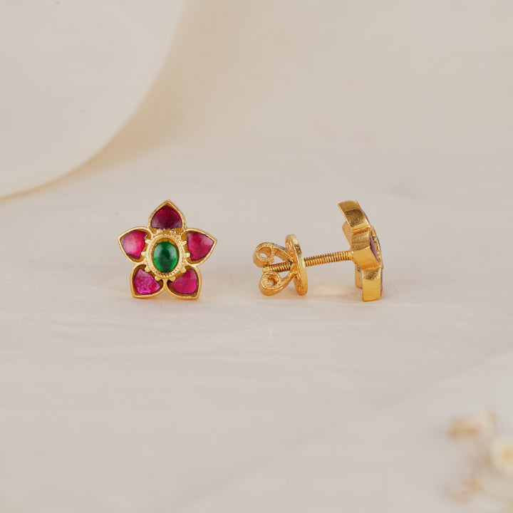 Cute Floral Kundan Studs