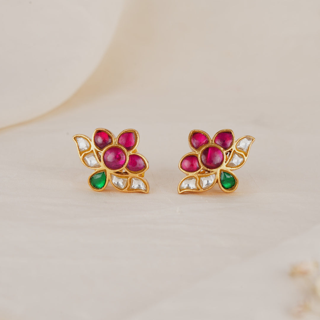 Cute Floral Kundan Studs
