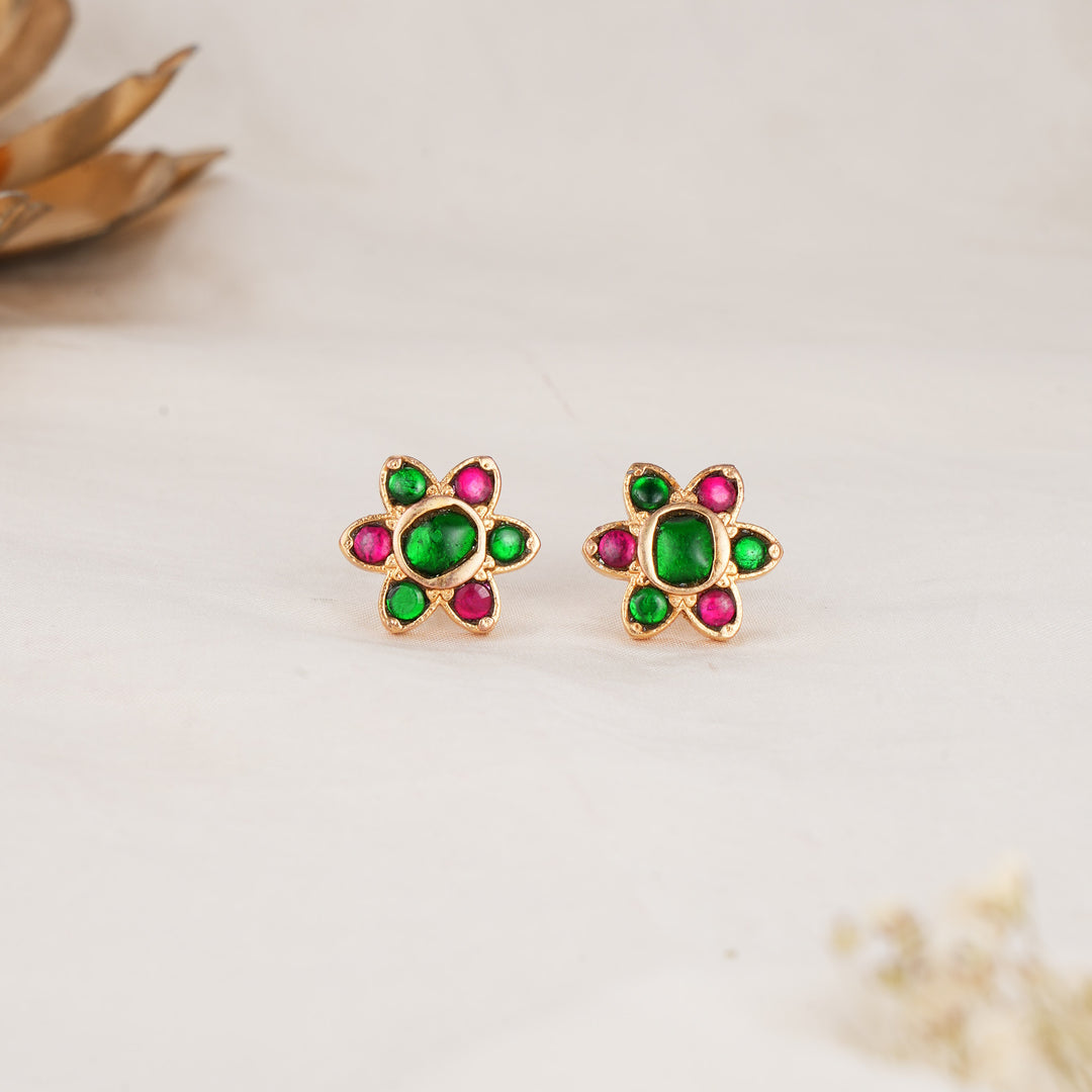 Kanikaa Kundan Studs