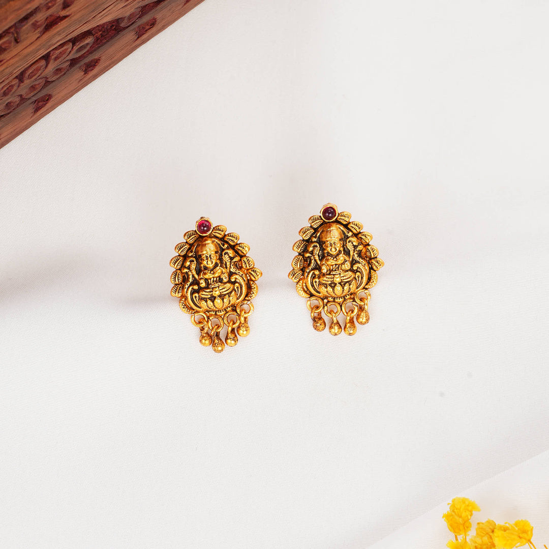 Ainshaa Nagas Studs