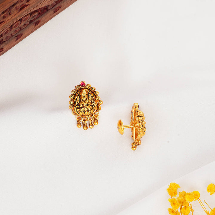 Ainshaa Nagas Studs