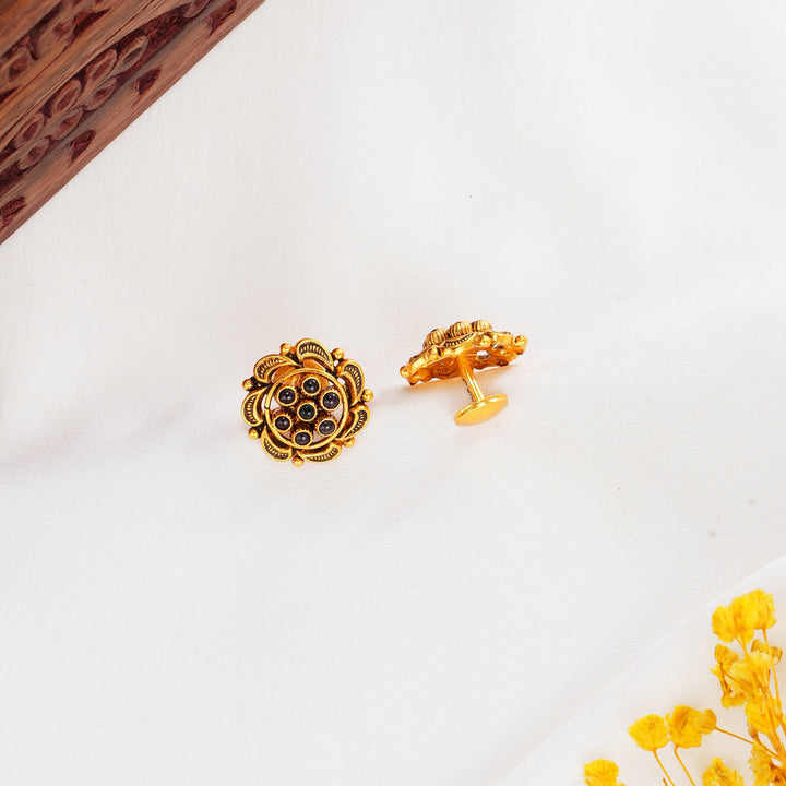 Amaze Nagas Studs