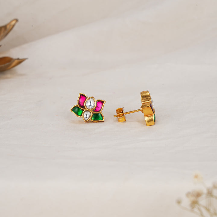 Shivinkaa Kundan Studs