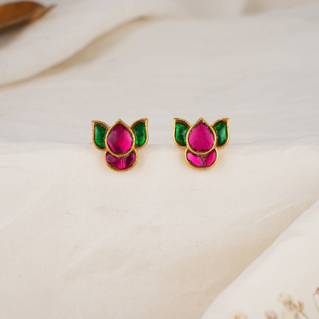 Ridhikaa Kundan Studs