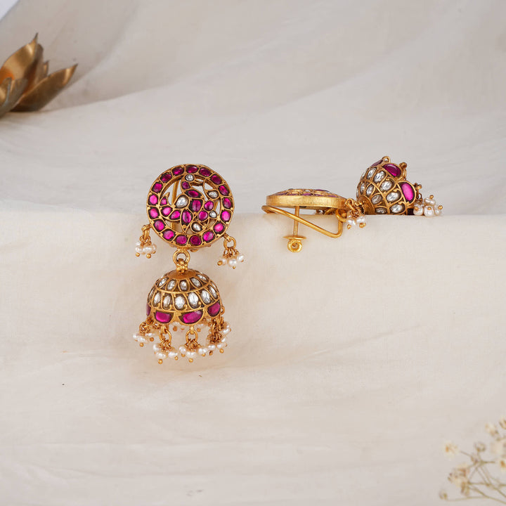 Catchy Kundan Jhumkas