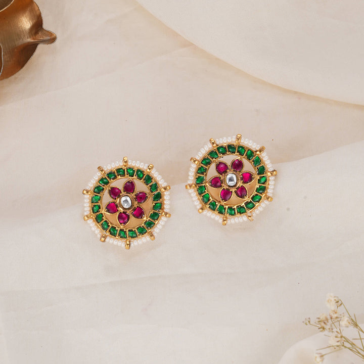 Nivara Kundan Studs