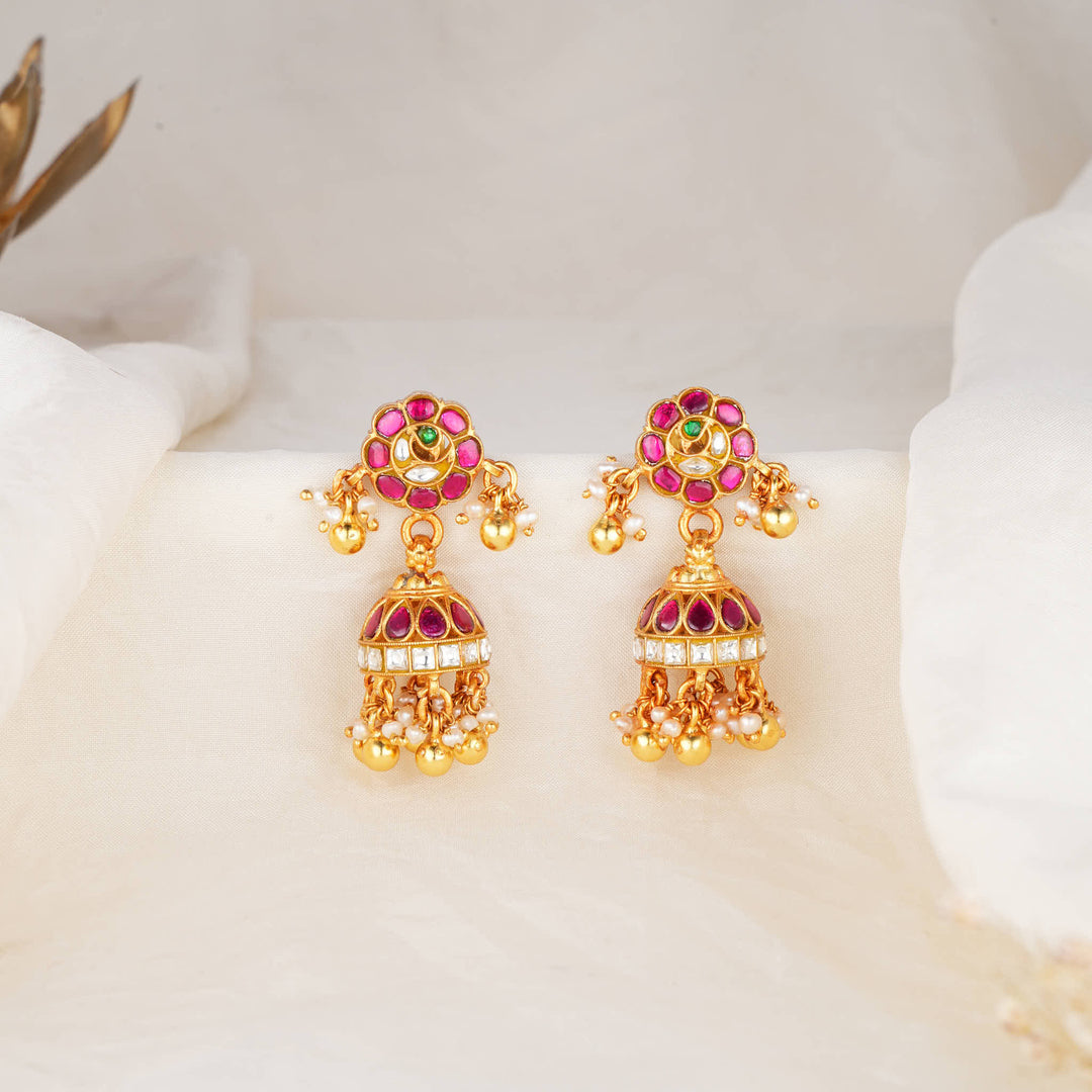 Swinging Beauty Kundan Jhumkas