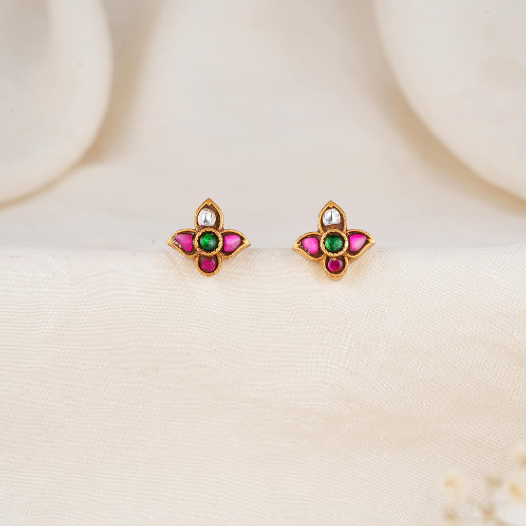 Cute Floral Kundan Studs