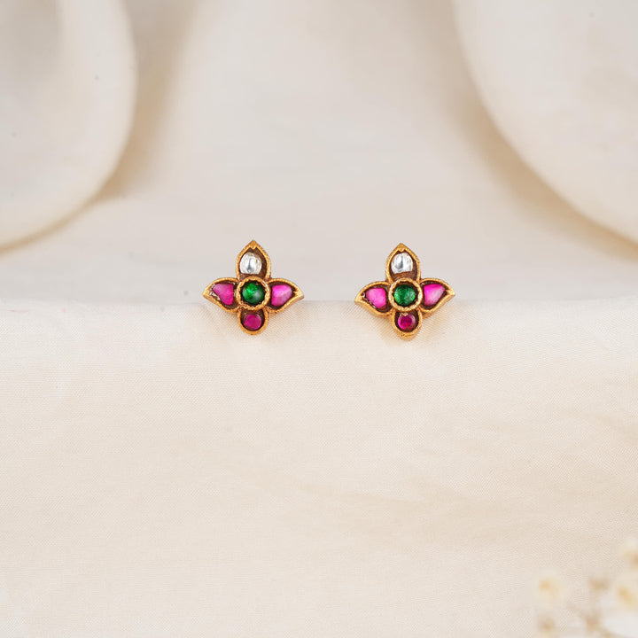 Cute Floral Kundan Studs