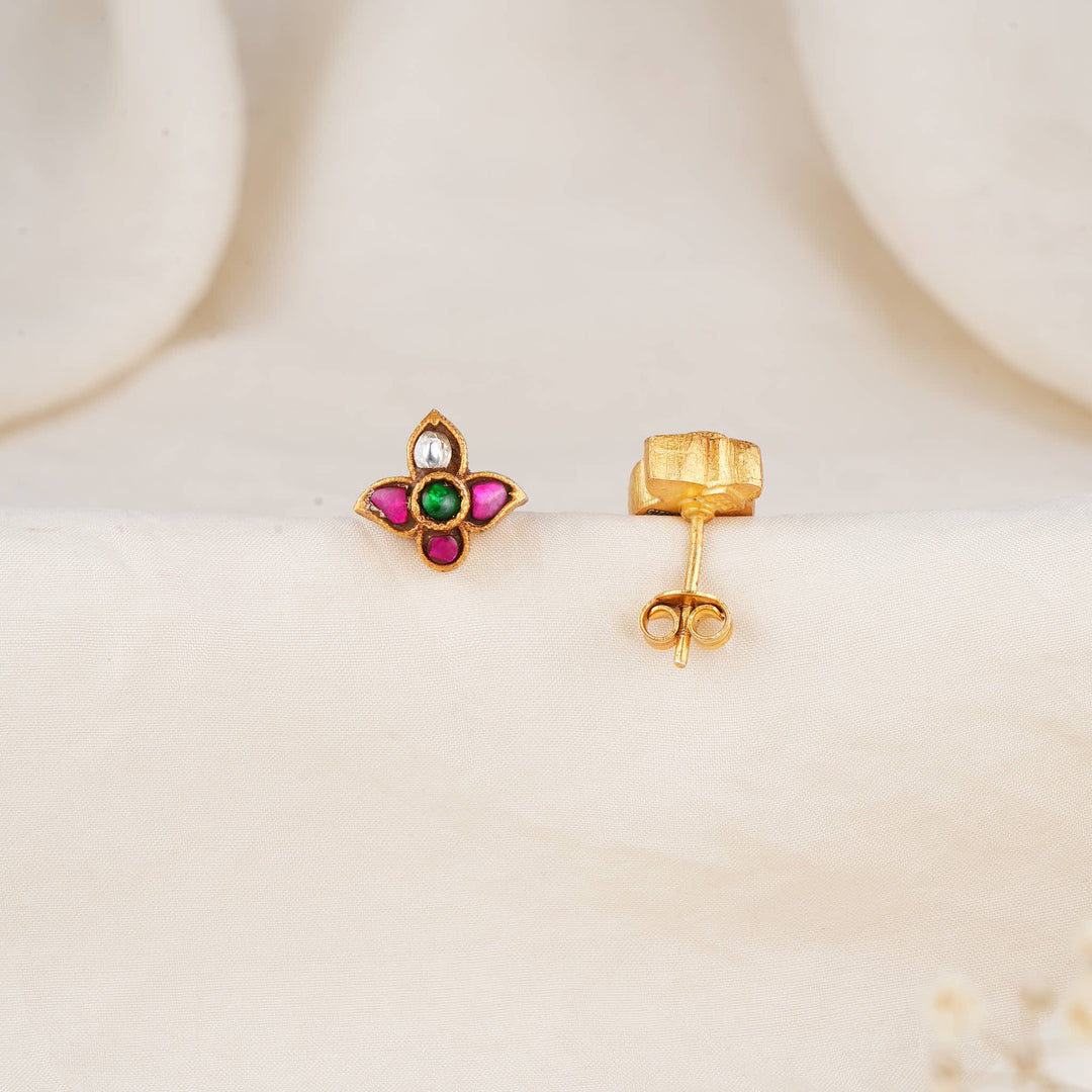 Cute Floral Kundan Studs