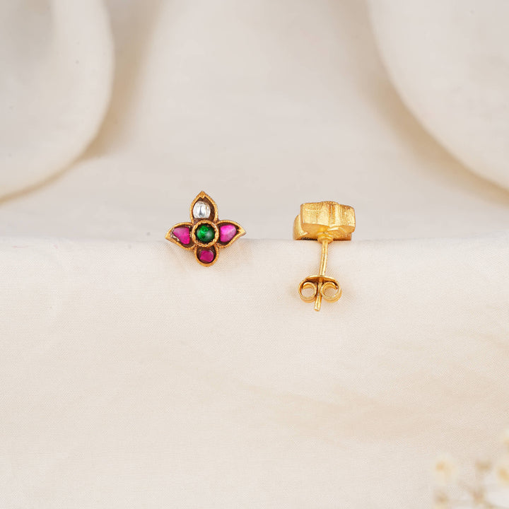 Cute Floral Kundan Studs
