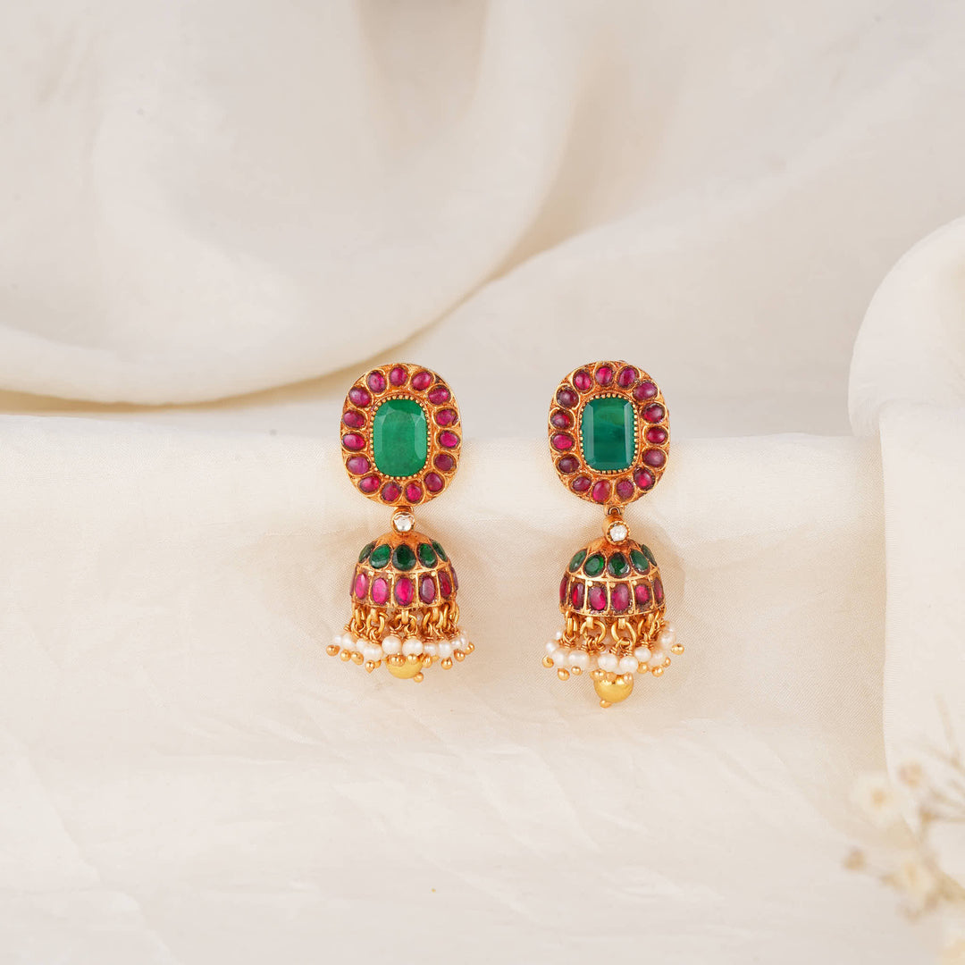 Nivethaa Kundan Jhumkas