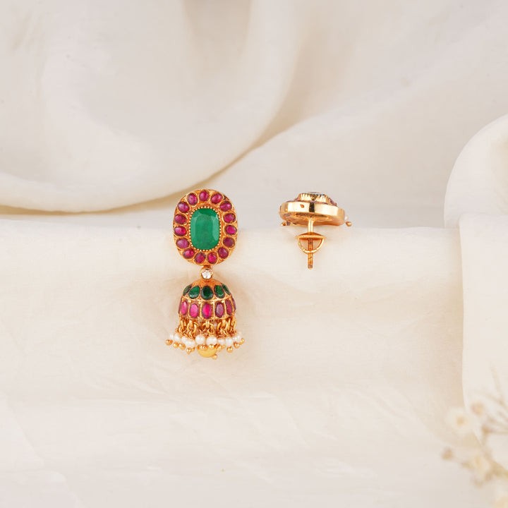 Nivethaa Kundan Jhumkas