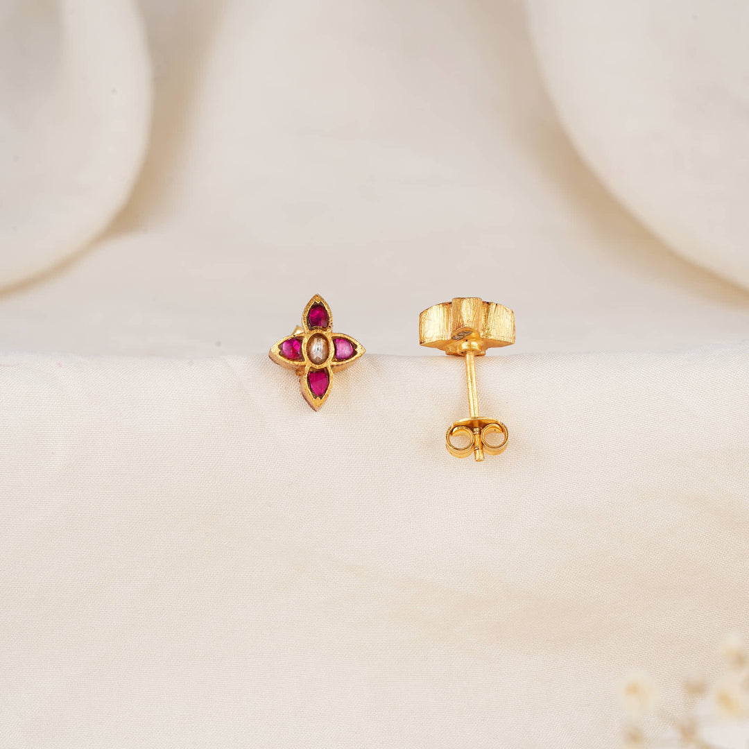 Simply Pretty Kundan Studs