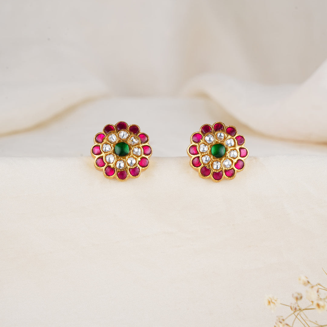 Scintillating Kundan Studs