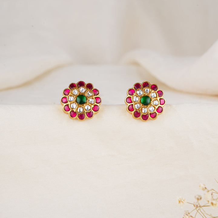 Scintillating Kundan Studs