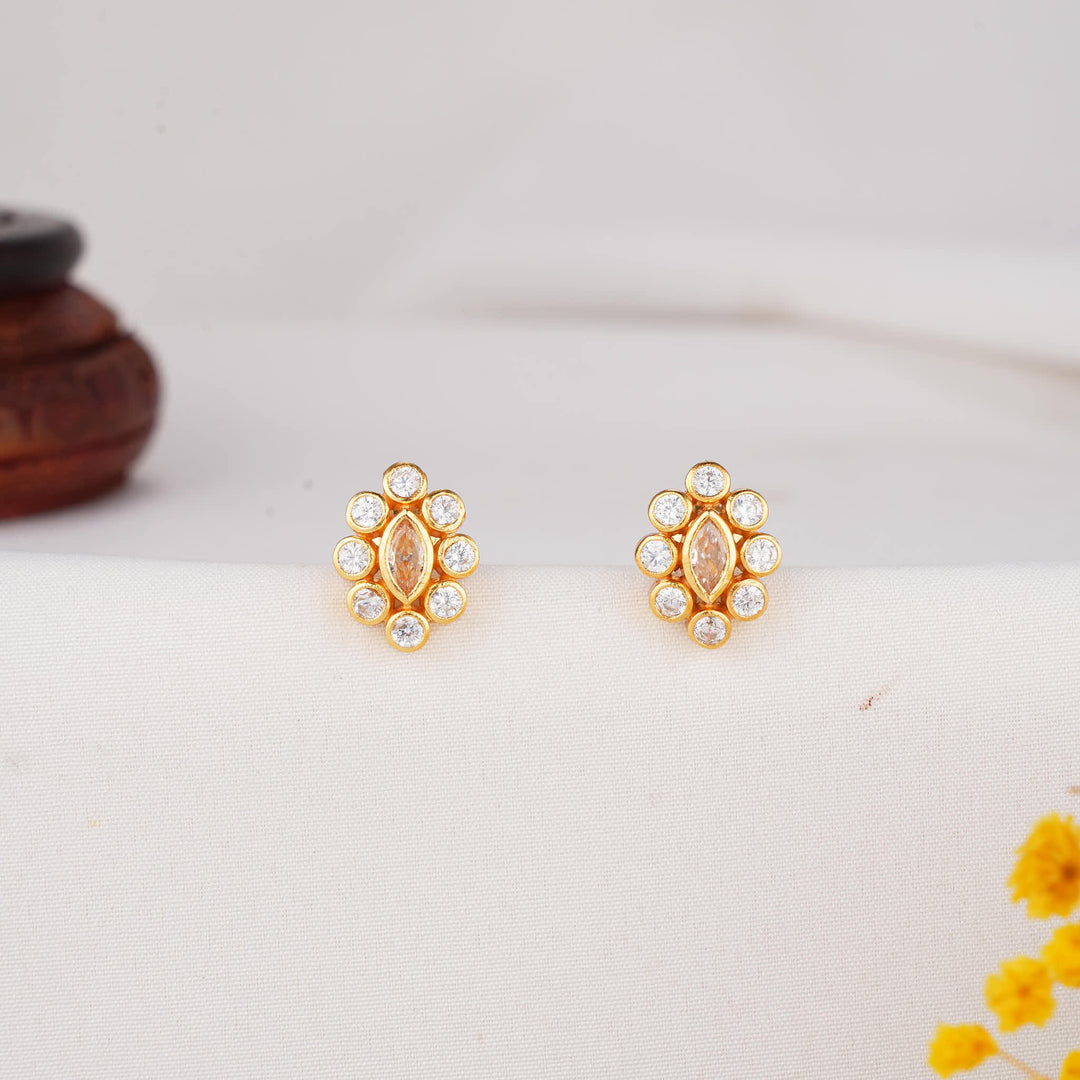 Vinthisha  Stone Studs