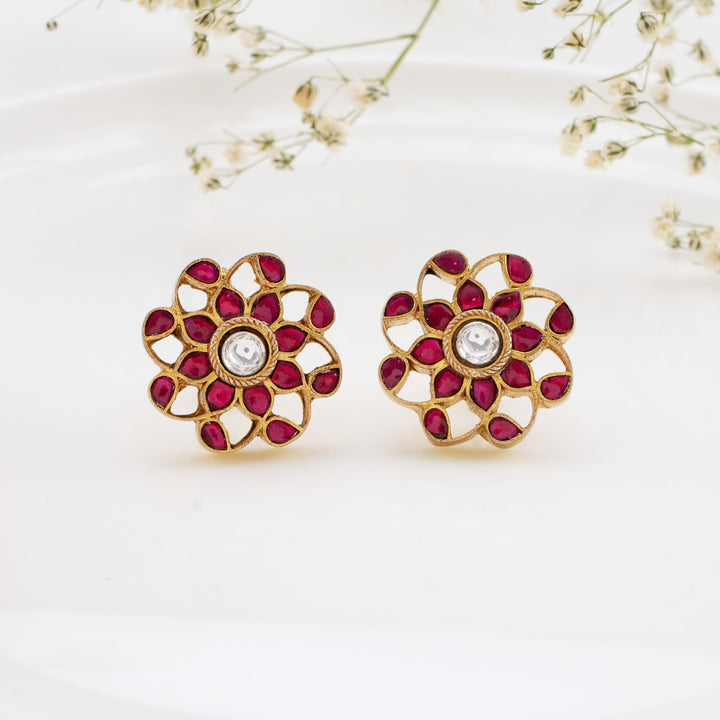 Nilikka Kundan Studs