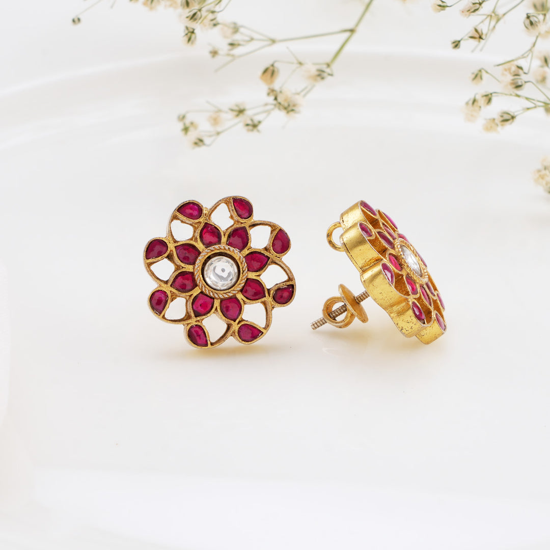 Nilikka Kundan Studs