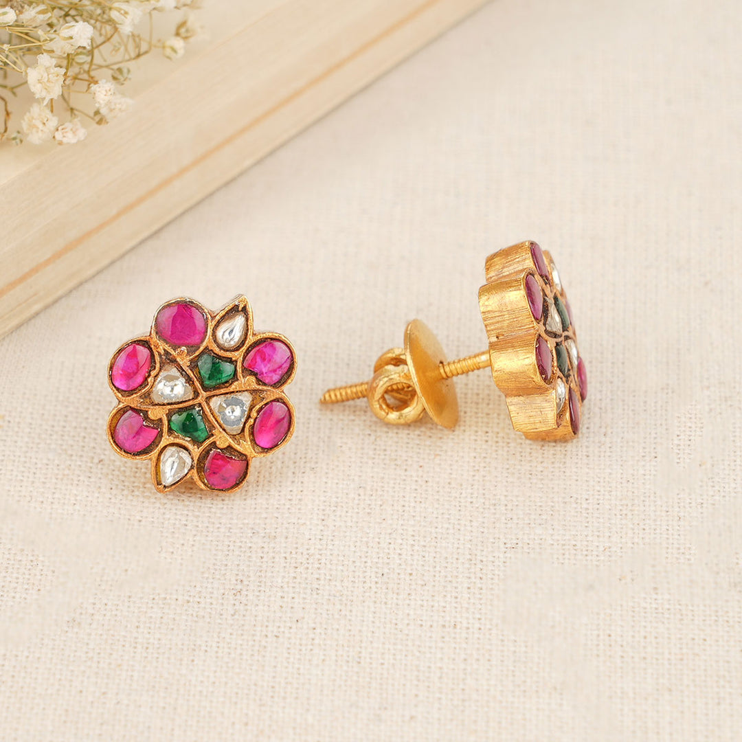 Dynamic Kundan Studs