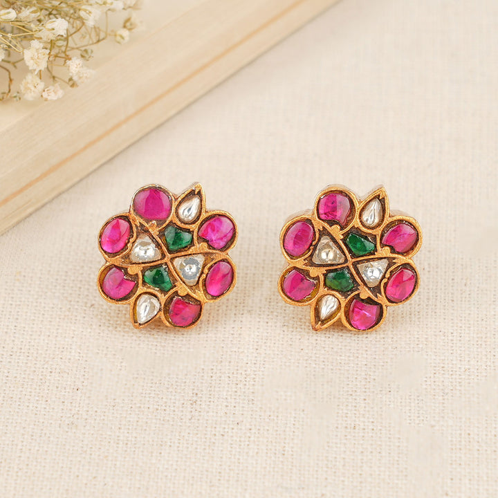 Dynamic Kundan Studs