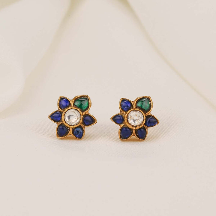 Attractive Kundan Studs