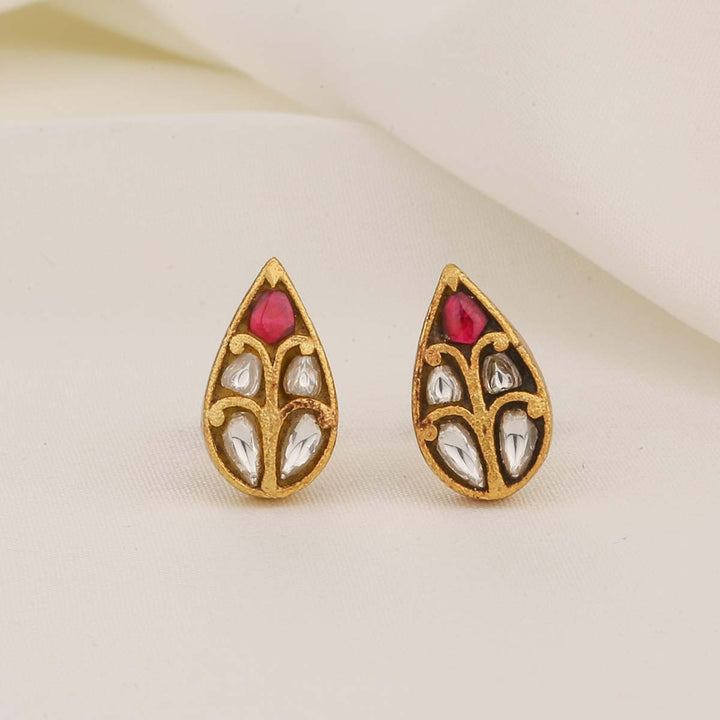 Hema Kundan Studs