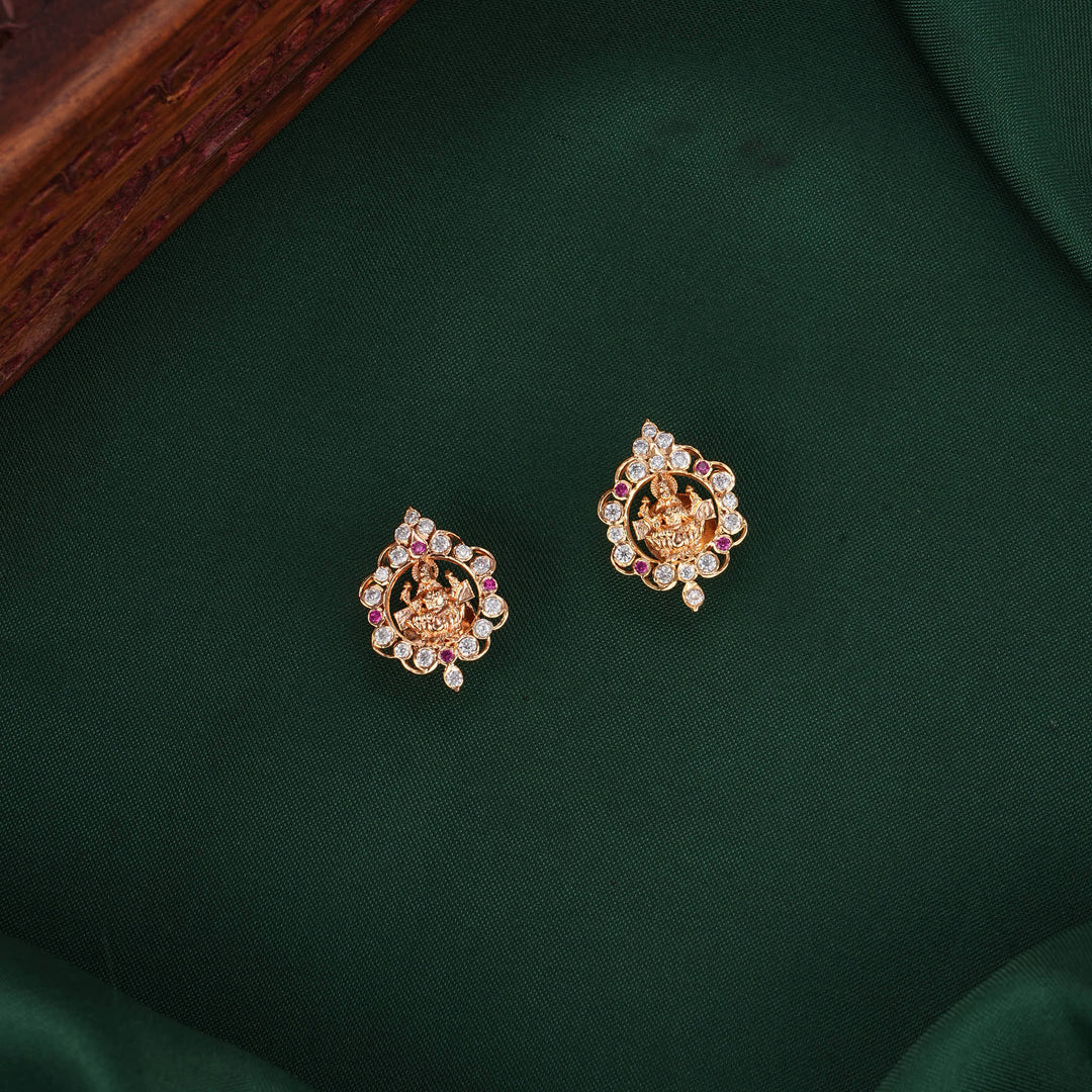 Ishira Studs