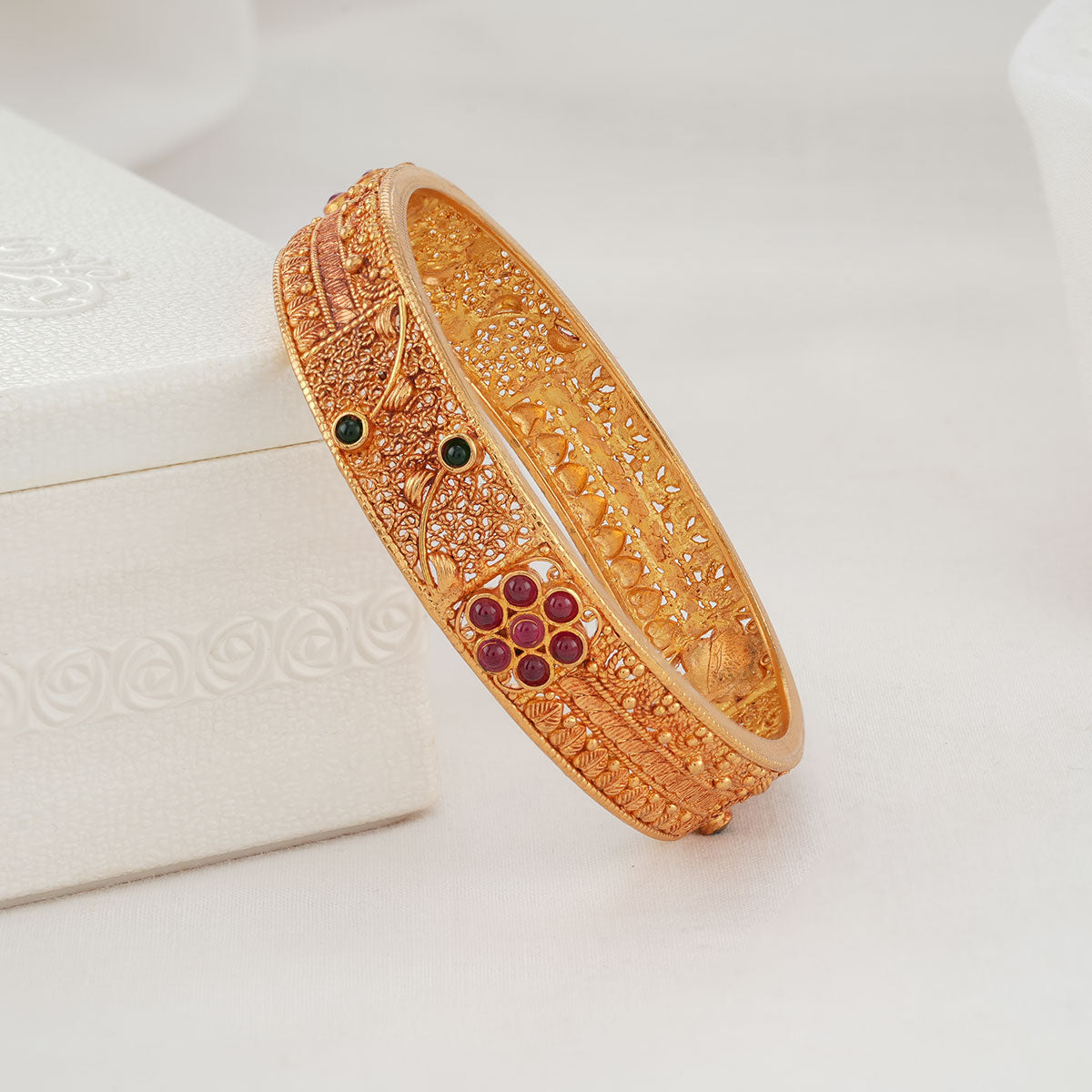 ALOR Carnation Cable Essential Stackable Bracelet with Single Square  Diamond station set in 18kt Rose Gold – Luxury Designer & Fine Jewelry -  ALOR
