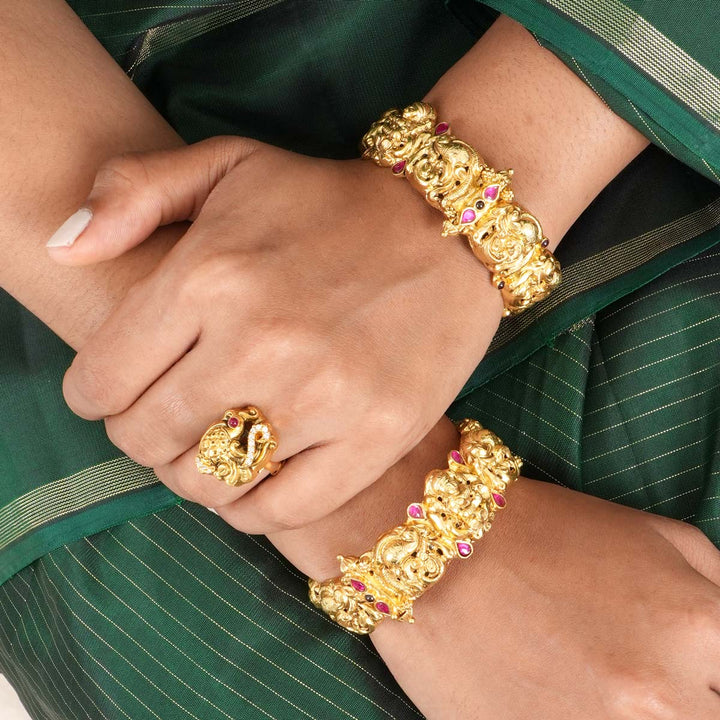 Brindha Nagas Pair Bangle