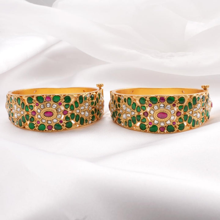Beautiful Greenish Kundan Pair Bangle