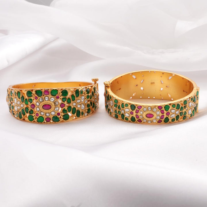Beautiful Greenish Kundan Pair Bangle