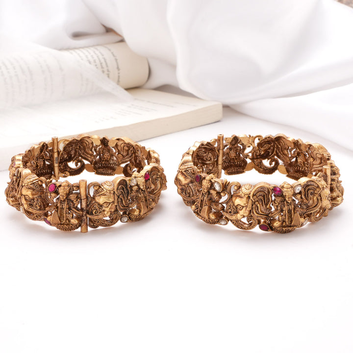 Anushika Nagas Pair Bangle
