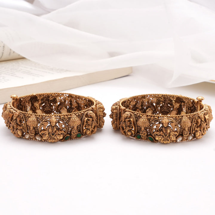 Delightful Nagas Pair Bangle