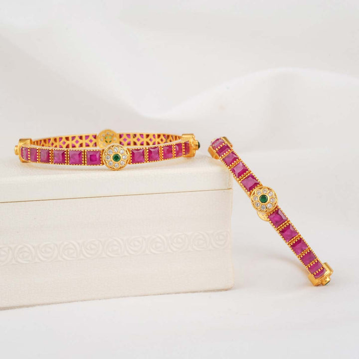 Prinisha Stone Pair Bangles