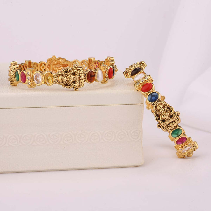 Grand Look Stone Pair Bangle