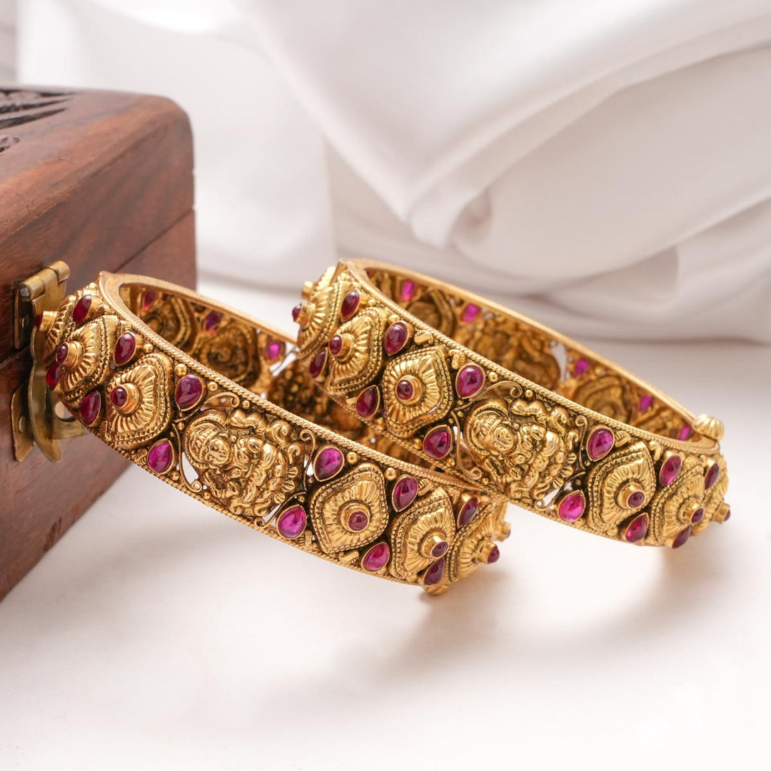 Dhanvi Nagas Pair Bangle