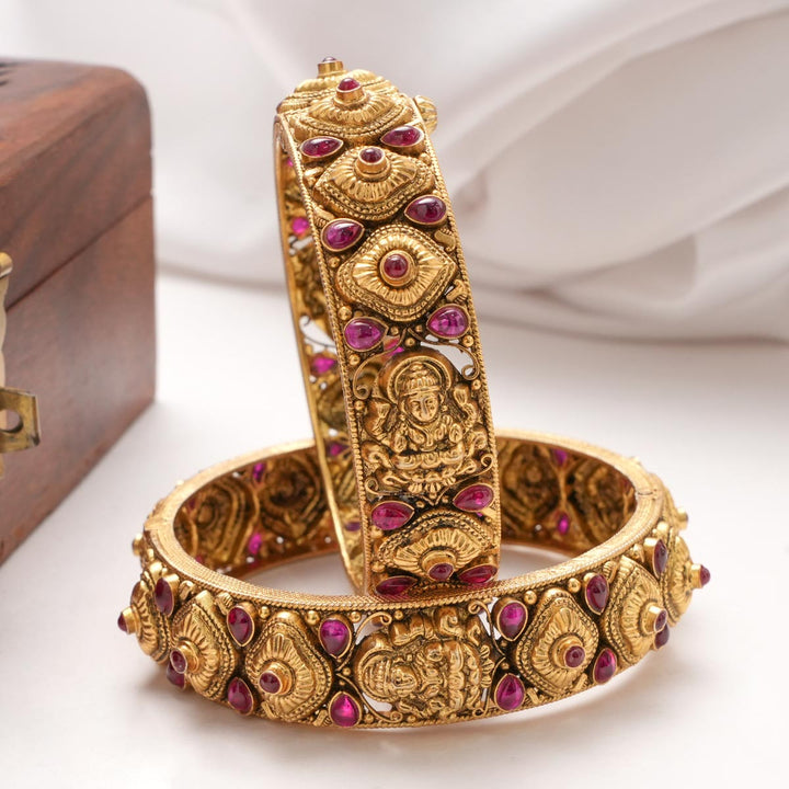 Dhanvi Nagas Pair Bangle