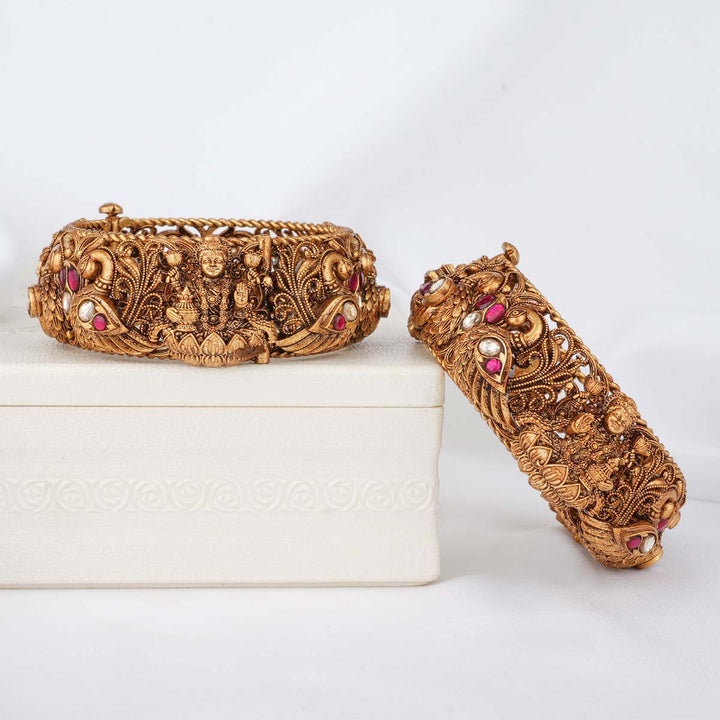 Yuthishka Nagas Pair Bangle