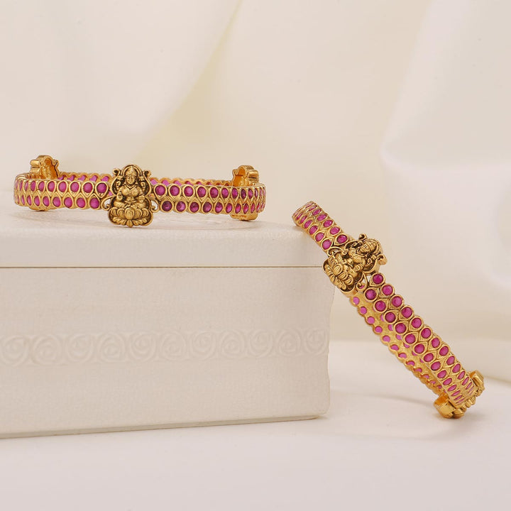 Grandeur Nagas Pair Bangle
