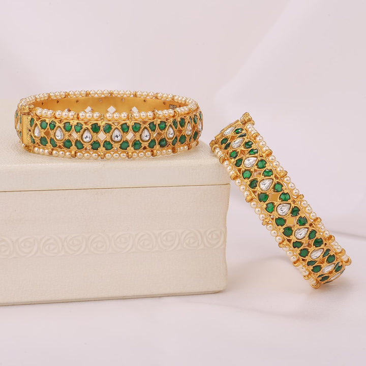 Niarika Kundan Pair Bangle