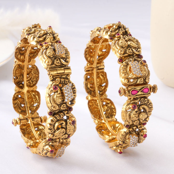 Grandeur Nagas Pair Bangle