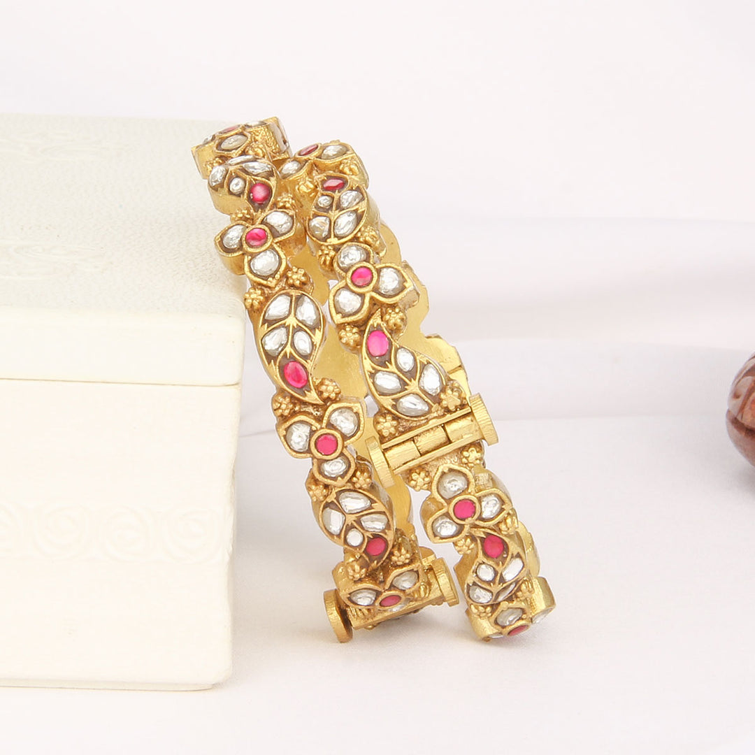 Ishitha Kundan Pair Bangle