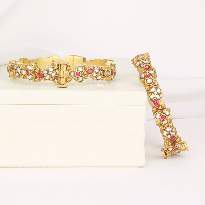 Ishitha Kundan Pair Bangle