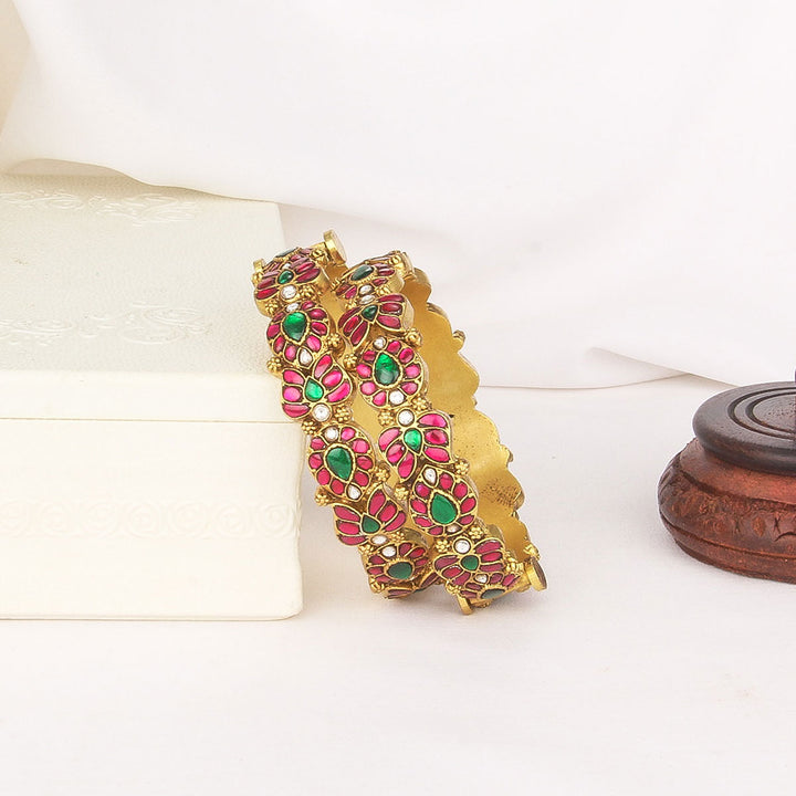 Nishakha Kundan Pair Bangle
