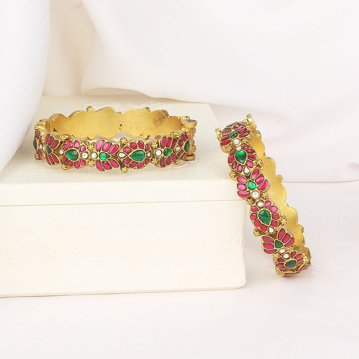 Nishakha Kundan Pair Bangle