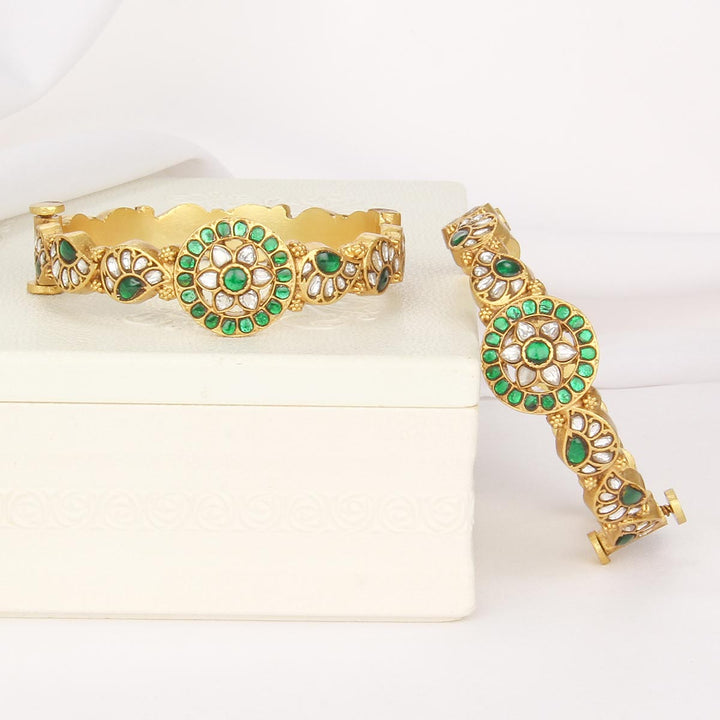 Anuratha Kundan Pair Bangle