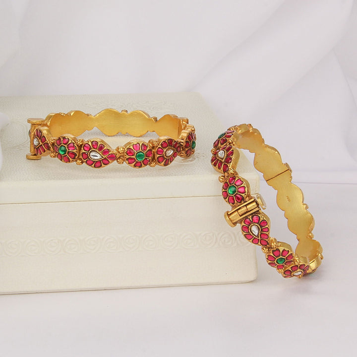 Dhanvanthi Kundan Pair Bangles