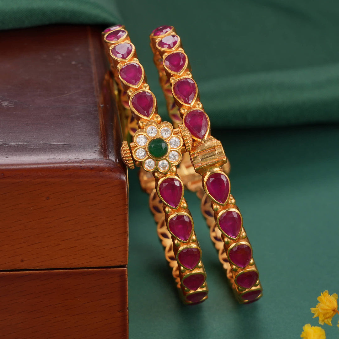 Yashavani Stone Pair Bangle