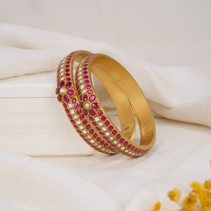 Yashmikaa Kundan Pair Bangle
